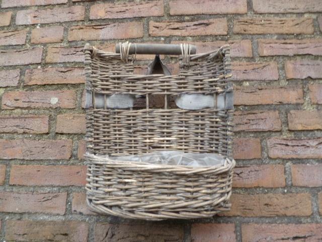 Rieten (hang) mand, voor bv. plantje. Voor buiten., Ophalen of Verzenden, Gebruikt