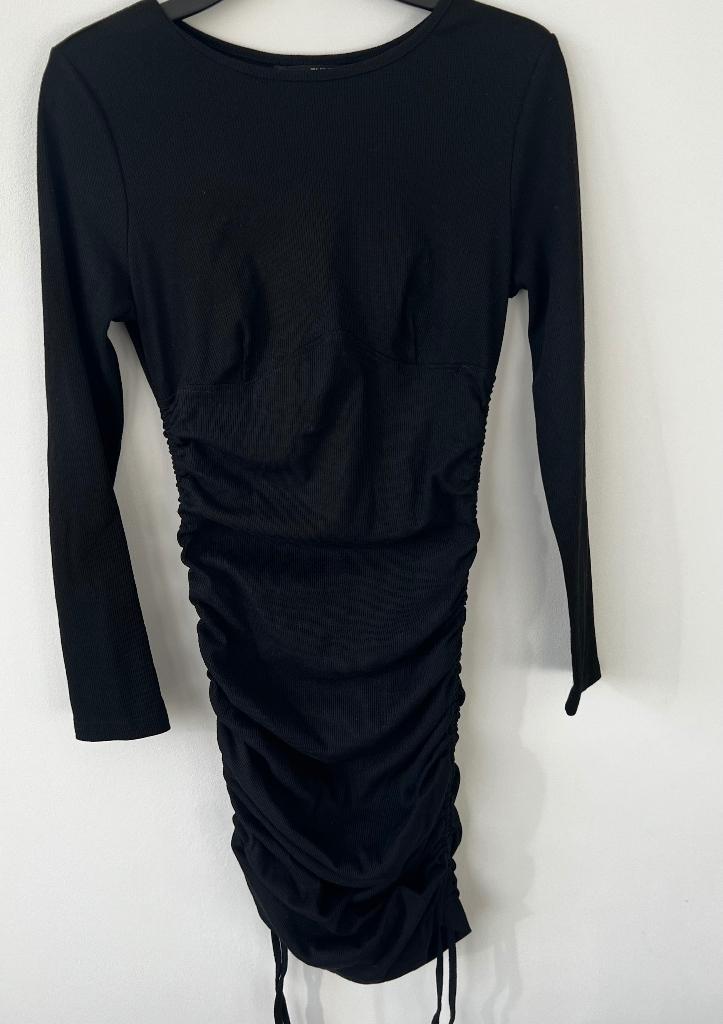Zwart jurkje met lange mouwen verstelbare lengte en maat S , Kleding | Dames, Jurken, Zwart, Ophalen of Verzenden, Zo goed als nieuw