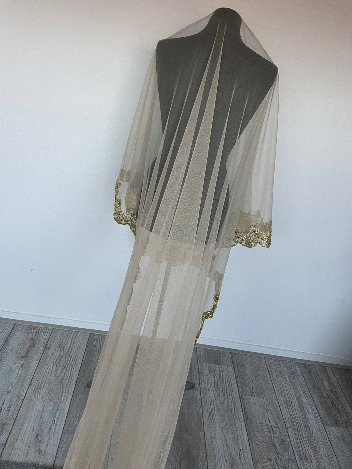 Sluier goud, Kleding | Dames, Ophalen of Verzenden, Zo goed als nieuw, Overige kleuren, Overige typen