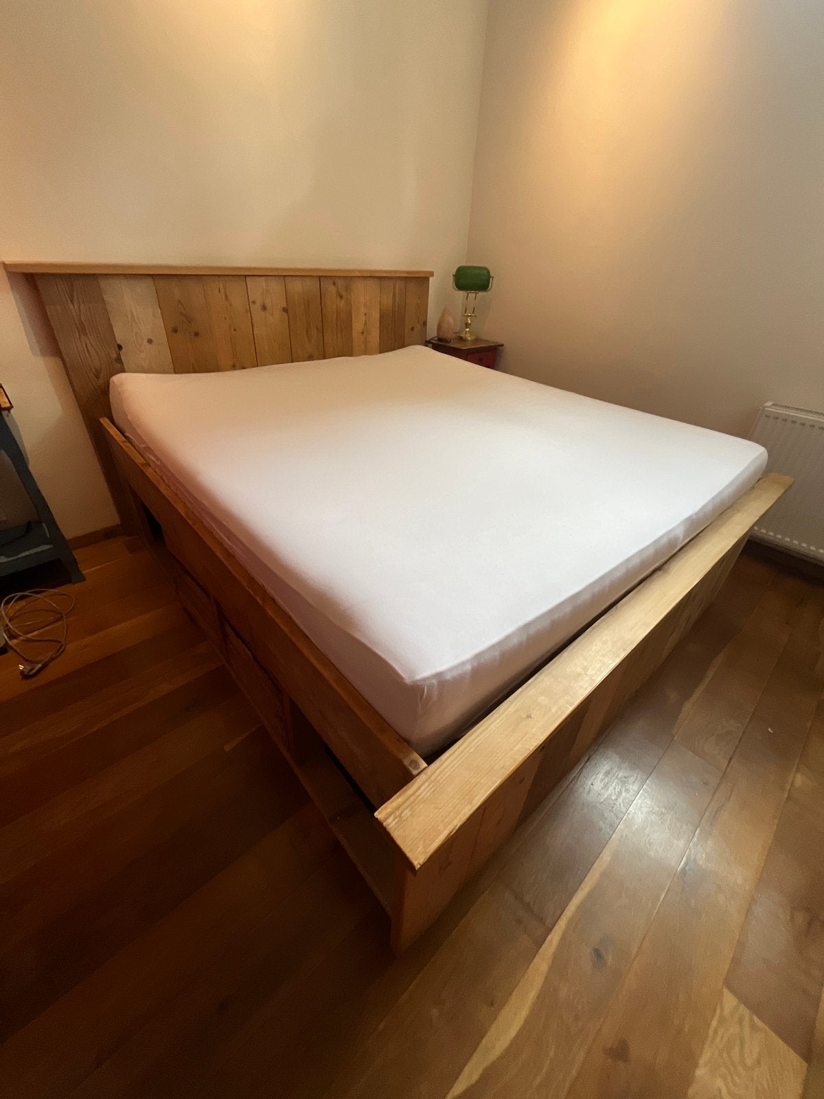 Stoer houten palletbed met matras | 200x210 cm, Ophalen, Gebruikt, Tweepersoons, Hout