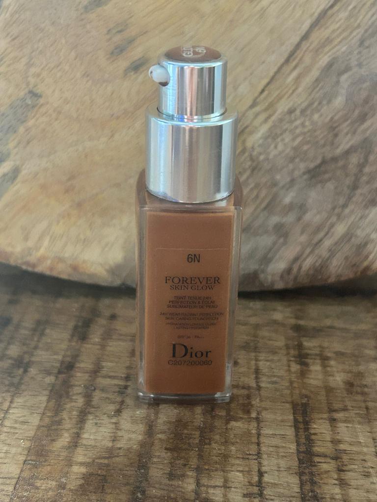 Dior Forever Skin Glow Foundation 6N, Gebruikt, Gehele gezicht, Beige, Ophalen of Verzenden