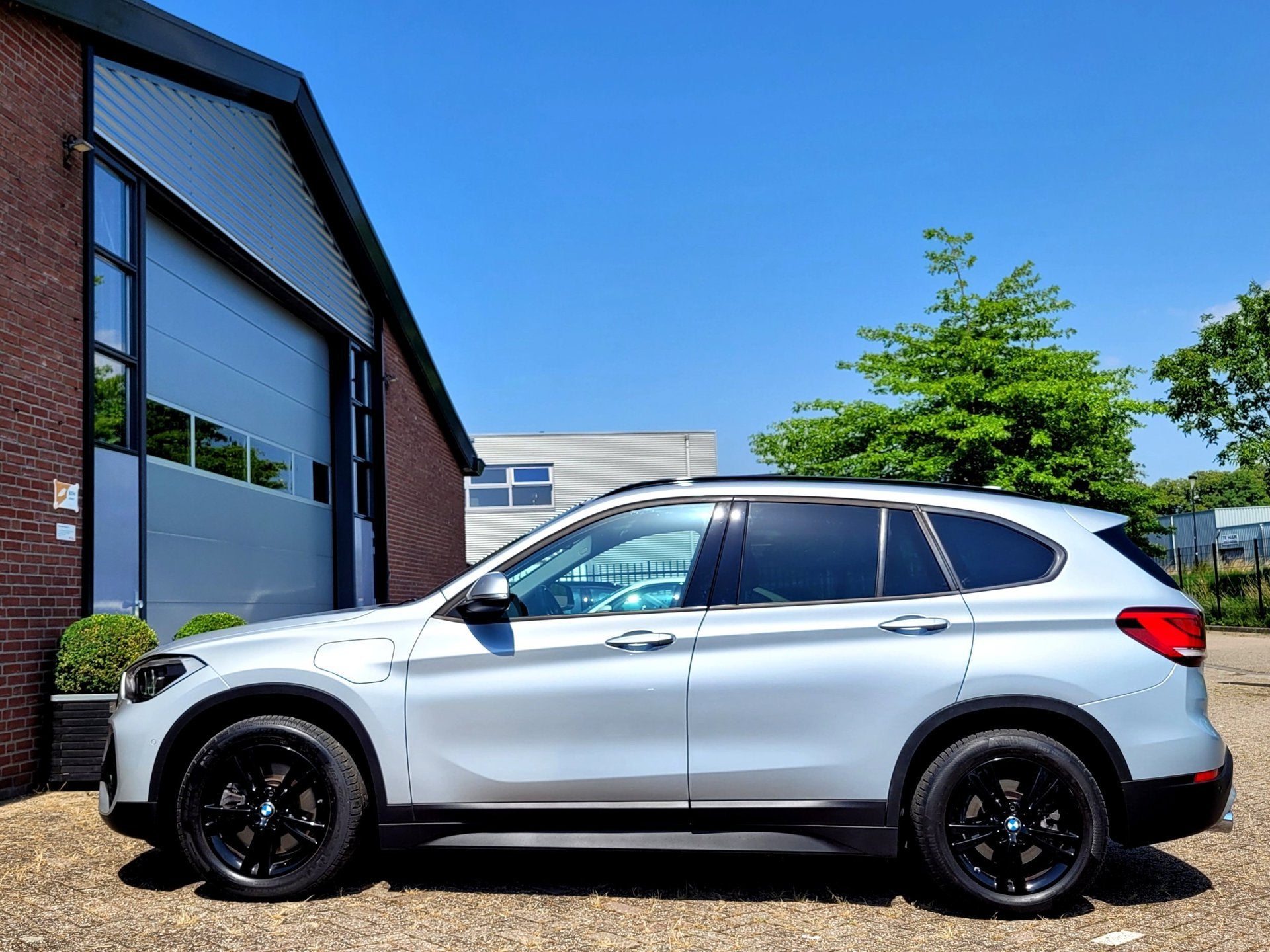 BMW X1 XDrive25e Pano, HUD, Cam, Harman, M-stuur, Leer, 8 kWh, Gebruikt, Bedrijf, Vierwielaandrijving
