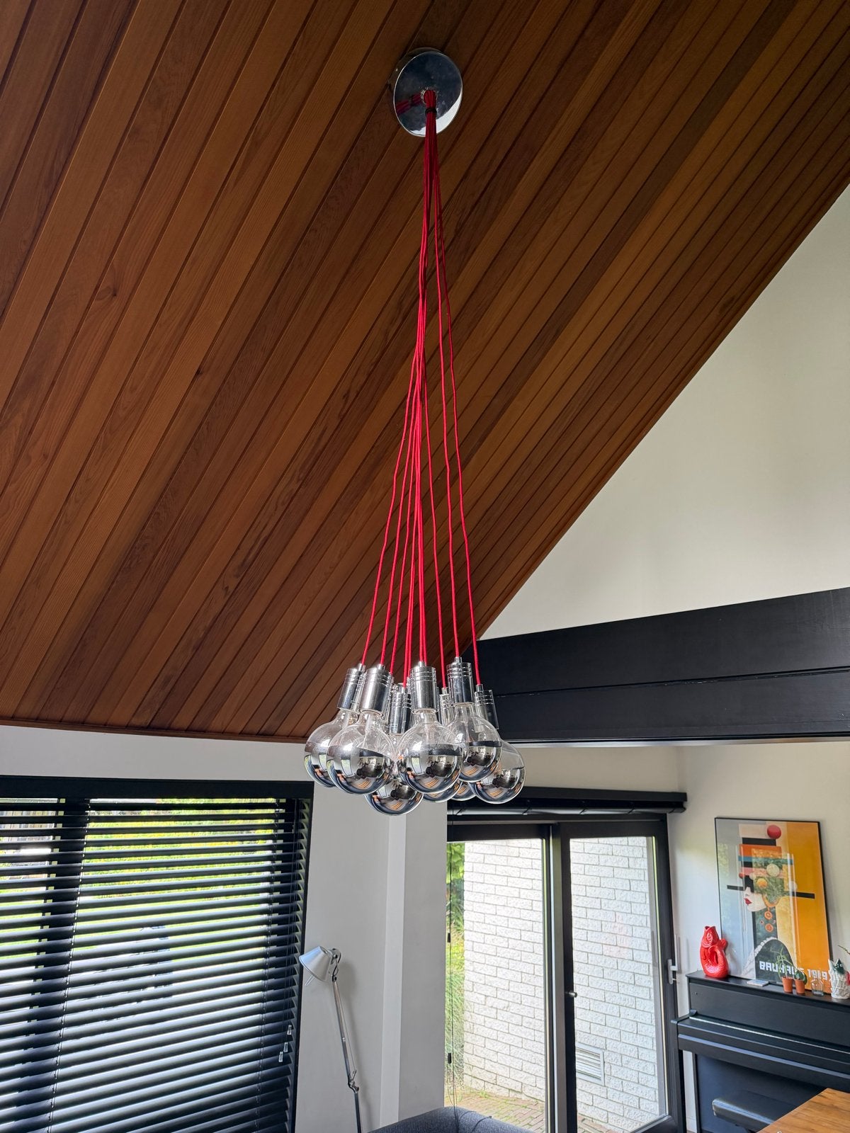Moderne hanglamp met 9 spiegelbollen en rode snoeren, Ophalen of Verzenden, Zo goed als nieuw, Glas, E27 (groot)
