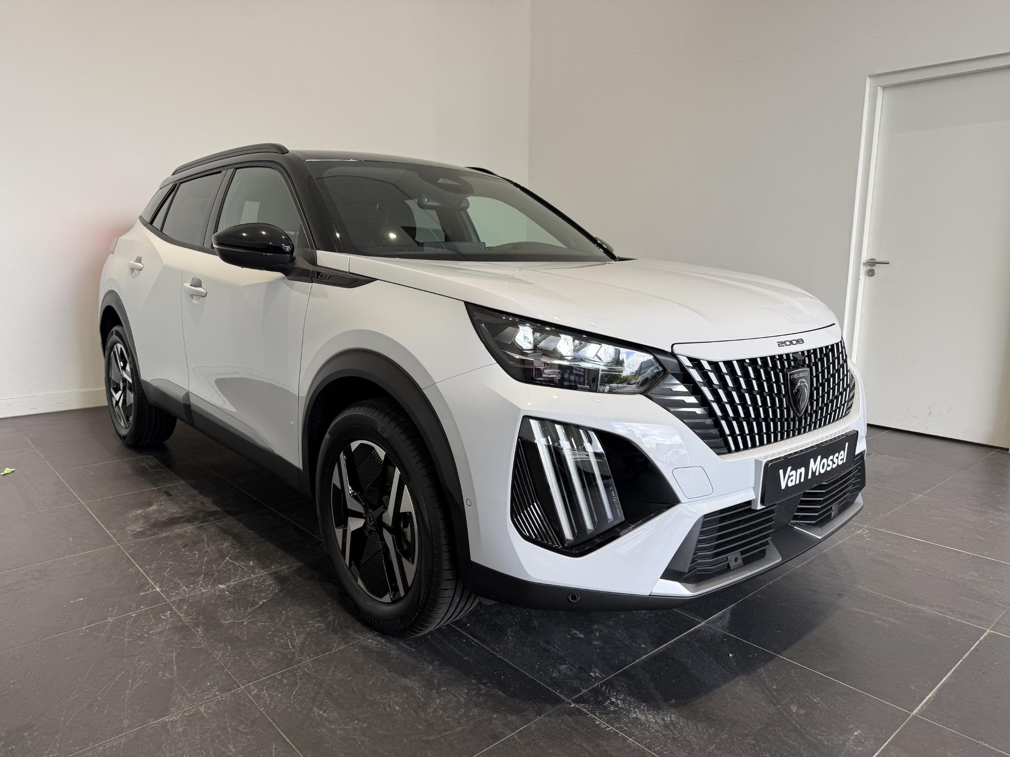 Peugeot 2008 1.2 Hybrid 145 GT | APPLE CARPLAY & ANDROID AUT, Auto's, Gebruikt, Euro 6, 1199 cc, Wit