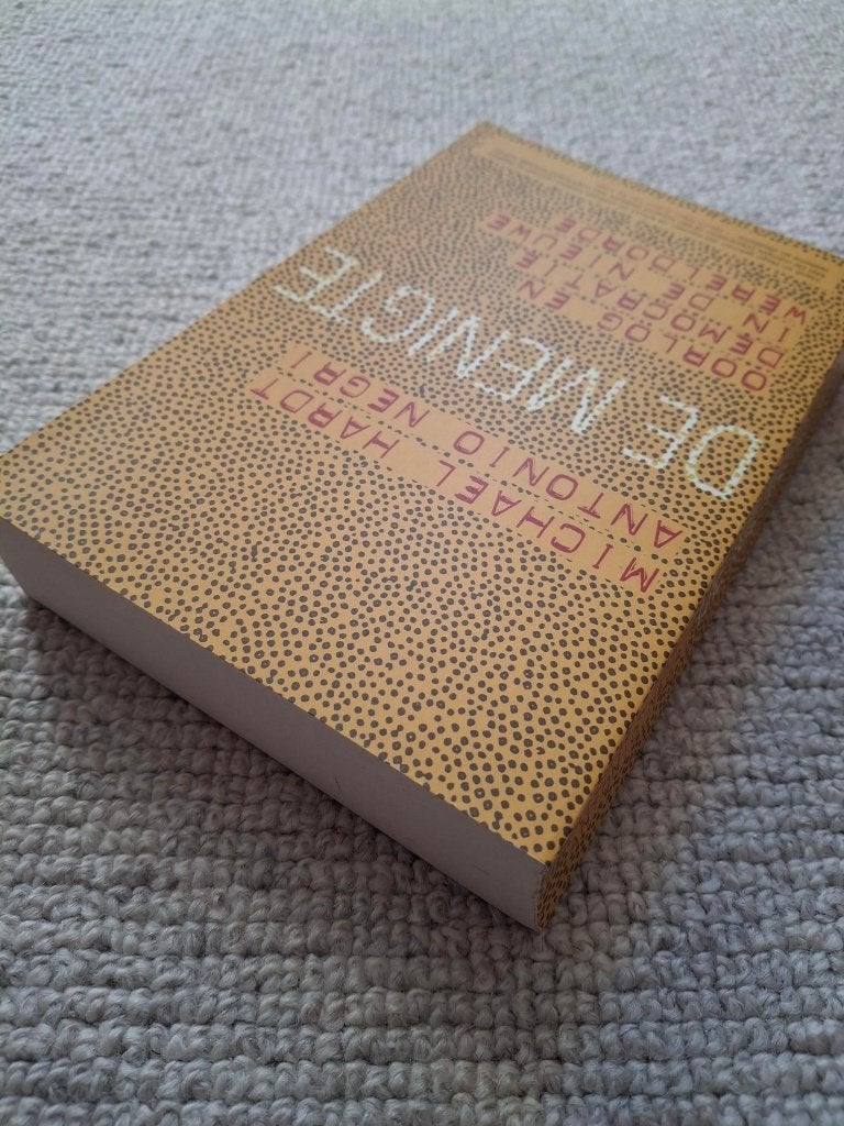 M. Hardt, A. Negri - De menigte (The Multitude), Verzenden, Zo goed als nieuw, Maatschappij en Samenleving, Nederland