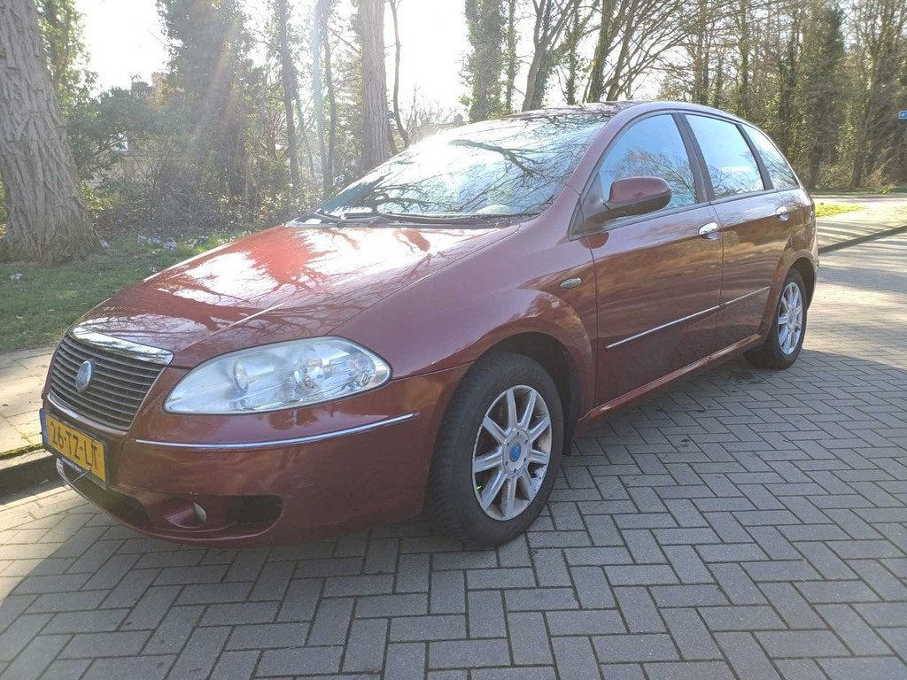 Fiat Croma 2.2 16V Dynamic Automaat, 26-TZ-LT, Auto's, Fiat, Gebruikt, 4 cilinders, 700 kg, 1505 kg