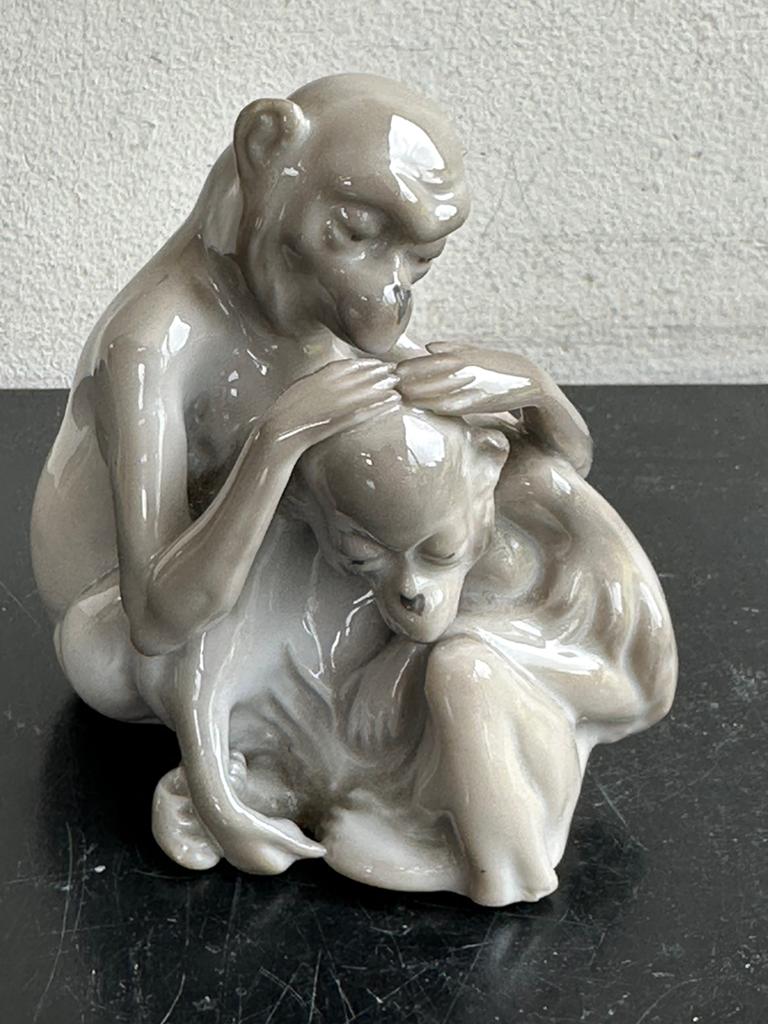 Oud Bing & Grondahl Deens porselein vlooiende aap beeldje, Ophalen of Verzenden, Gebruikt, Dier