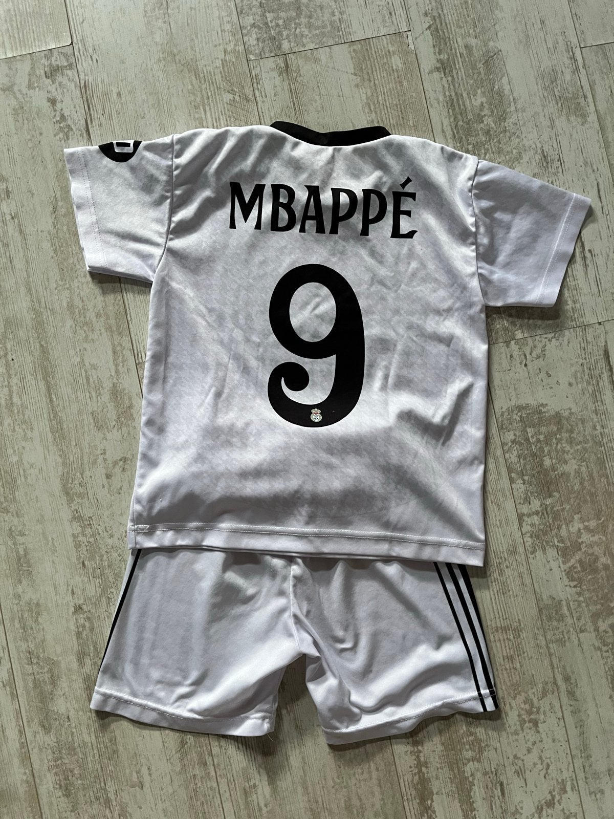 Mbappe voetbalpakje maat 128, Kinderen en Baby's, Kinderkleding | Maat 128, Ophalen of Verzenden, Zo goed als nieuw, Jongen, Sport- of Zwemkleding