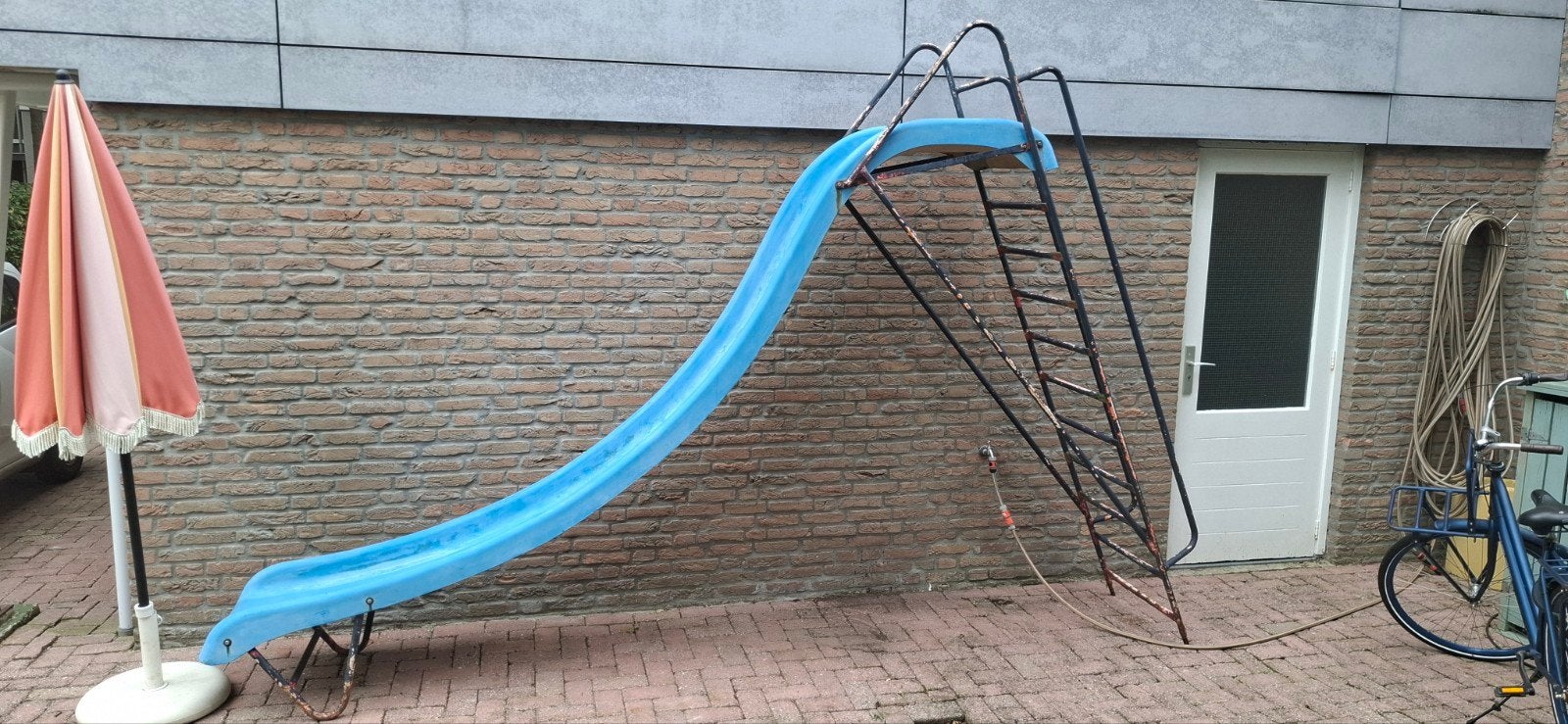 Blauwe glijbaan met metalen trap, Ophalen of Verzenden, Gebruikt, Glijbaan