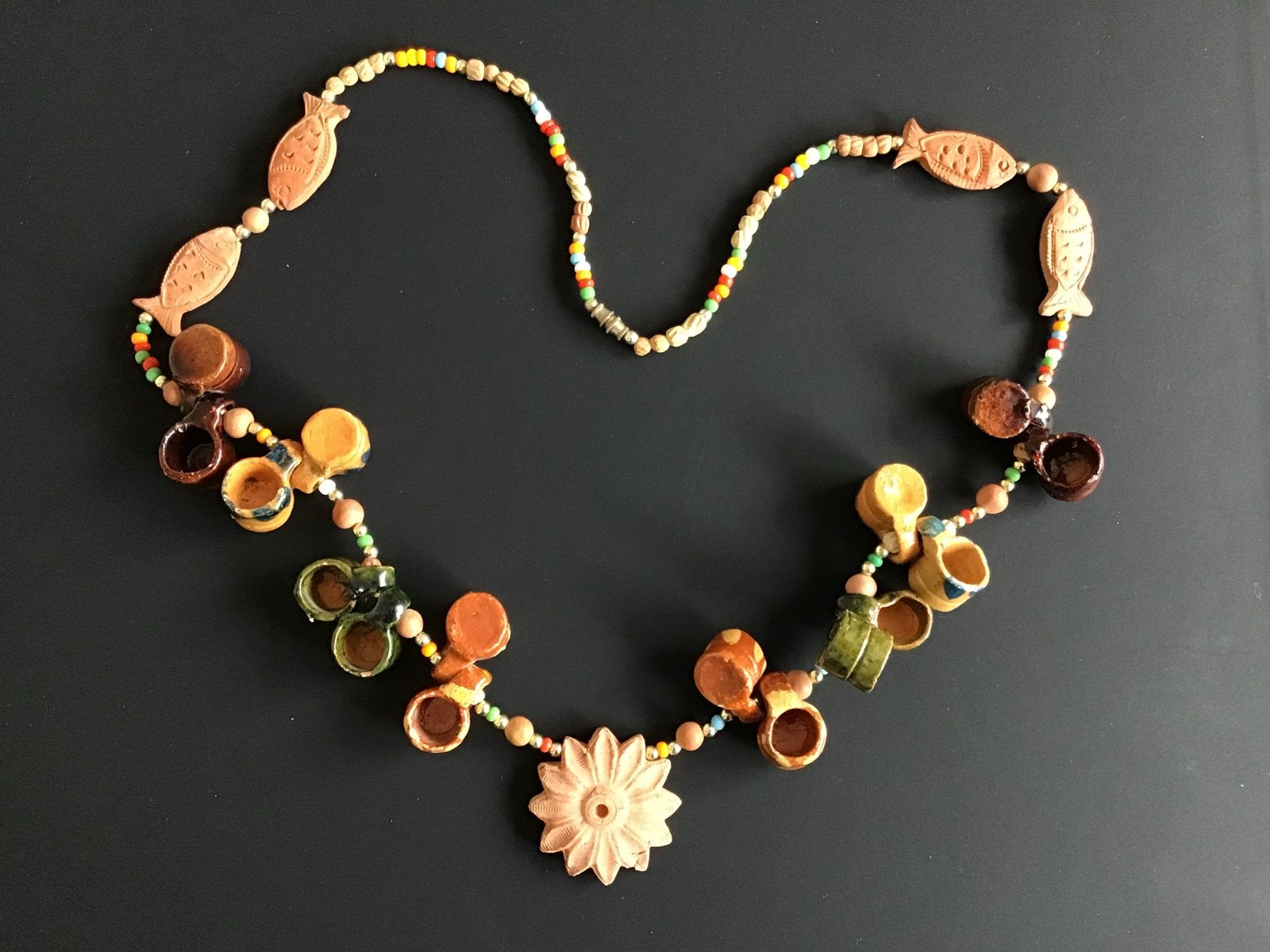 Unieke handgemaakte ketting met vissen en potjes, Overige kleuren, Ophalen of Verzenden, Zo goed als nieuw, Overige materialen