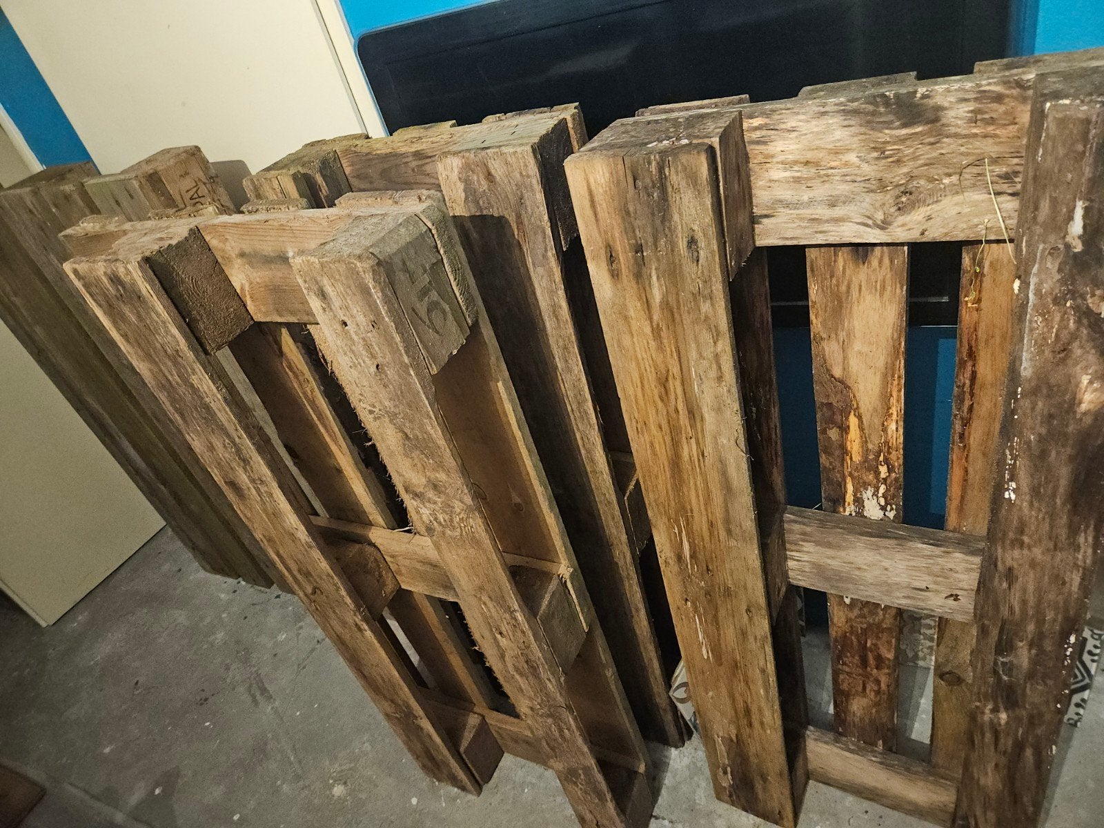 gratis pallets, europallets in delen ongeveer 3 stuks, Minder dan 3 m³, Ophalen