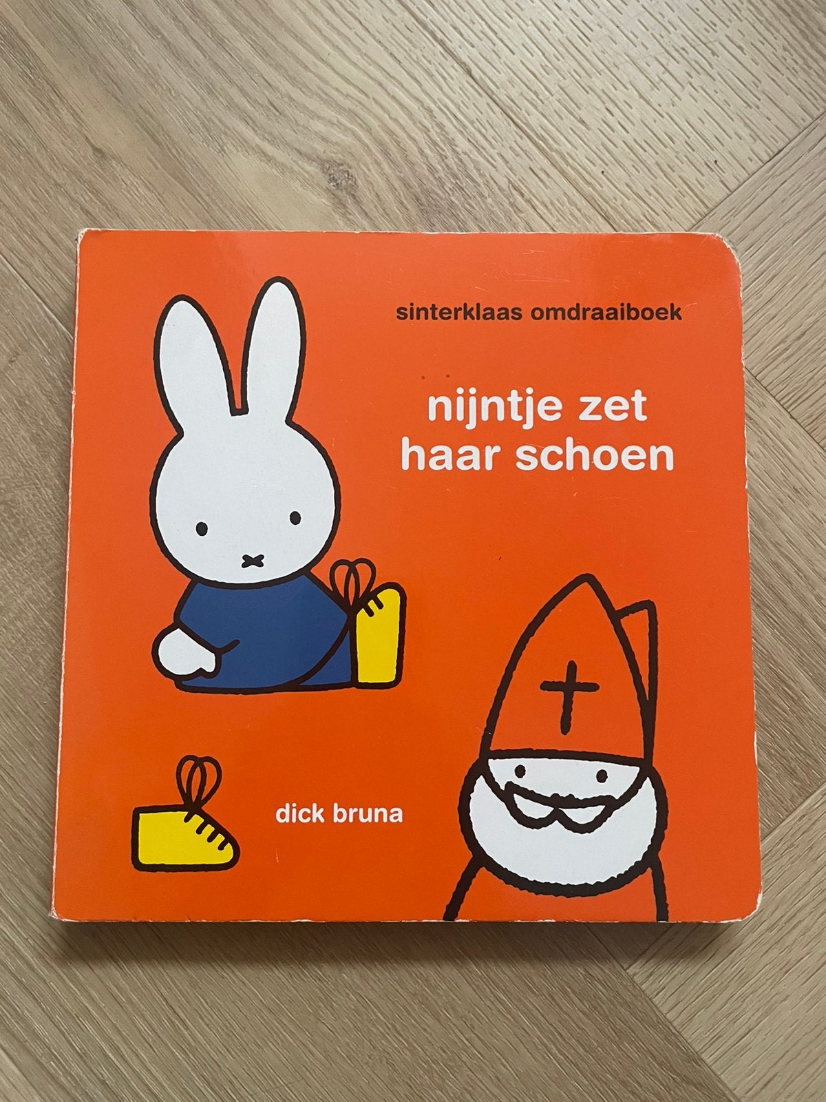 Dick Bruna - nijntje sinterklaas omdraaiboek, Fictie algemeen, Ophalen of Verzenden, Zo goed als nieuw, Dick Bruna