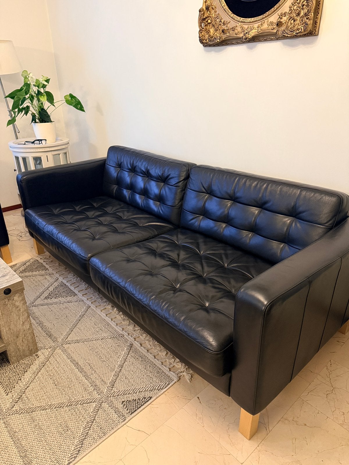Twee zwarte leren banken Ikea, Ophalen, Zo goed als nieuw