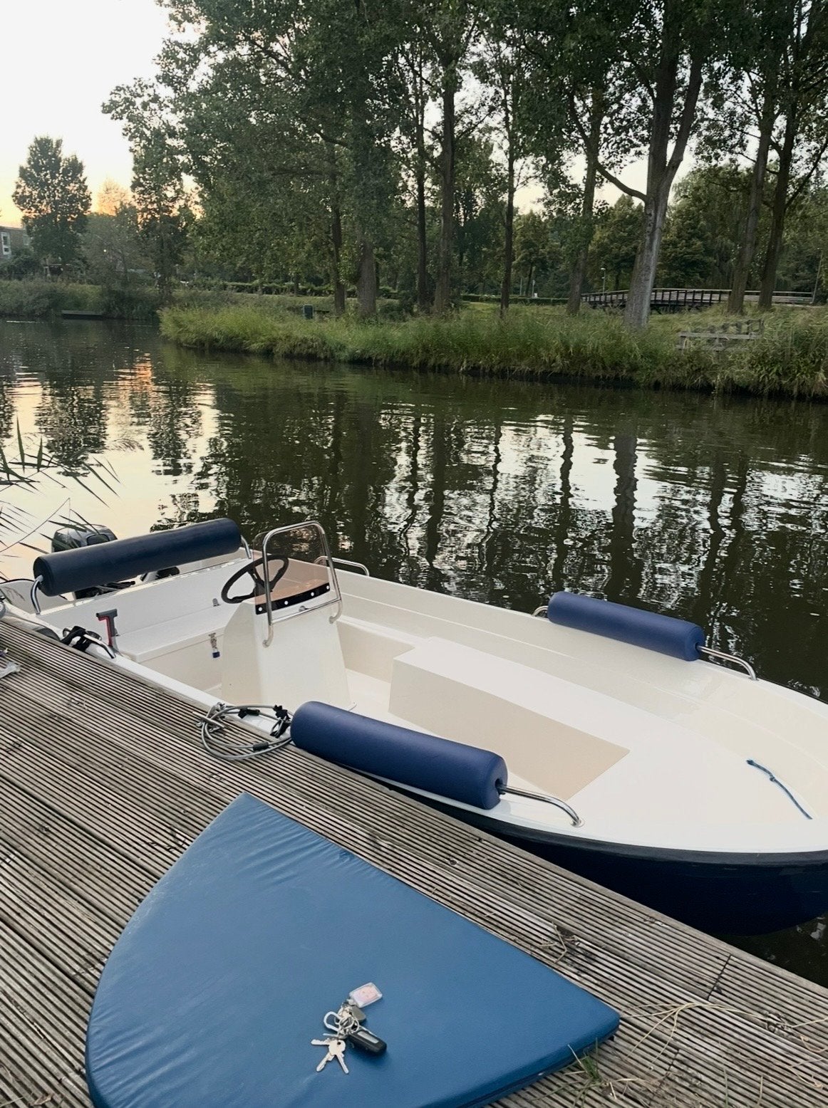 Goed onderhouden sloep 4.50m x 1.50m, Watersport en Boten, Ophalen, Zo goed als nieuw, Buitenboordmotor, Afdekzeil