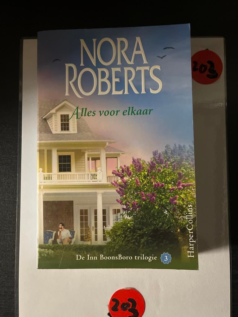 Nora Roberts - Alles voor elkaar (De Inn BoonsBoro trilogie, Boeken, Ophalen of Verzenden, Zo goed als nieuw, Nederland