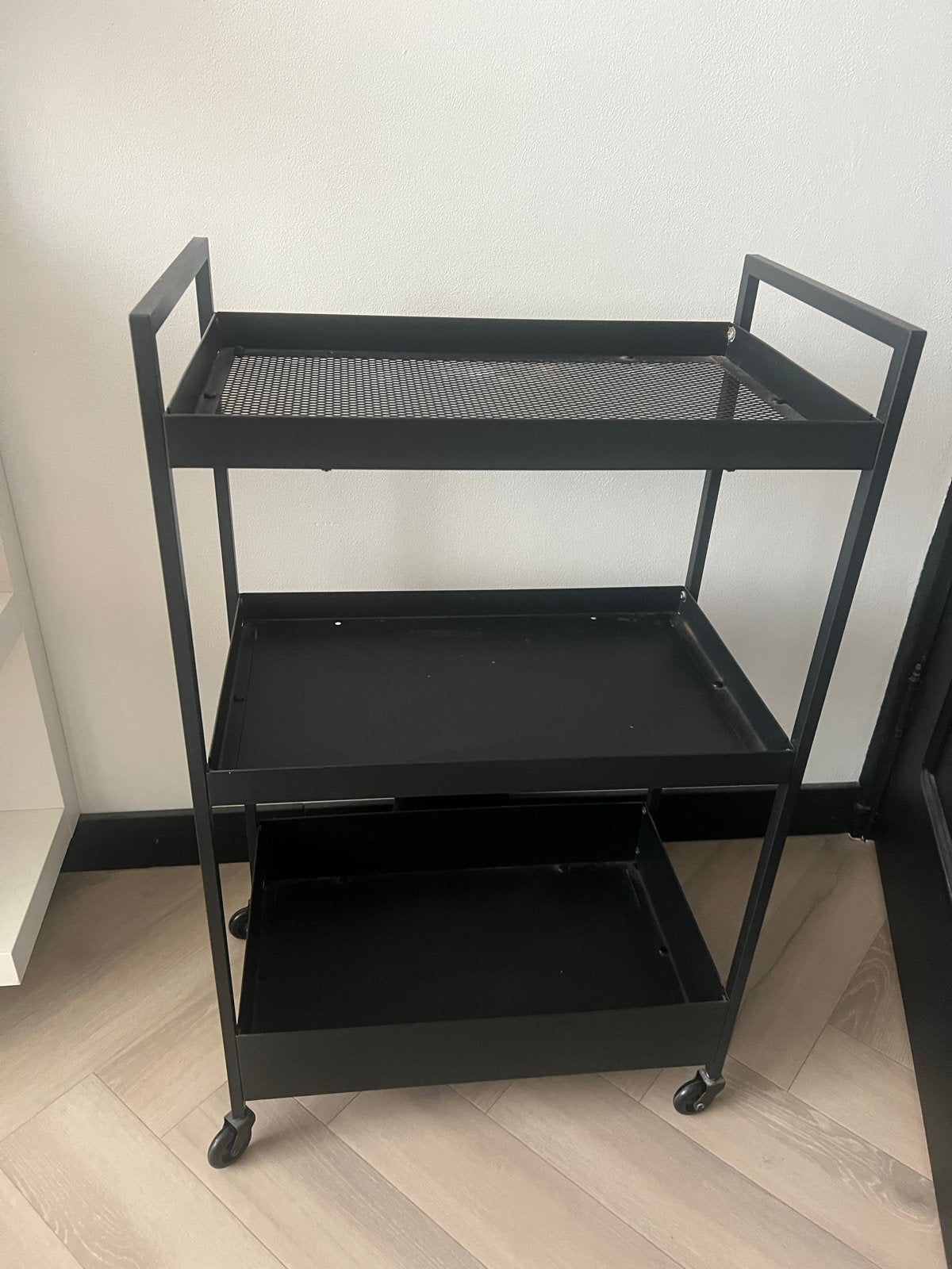 Zwart metalen trolley met 3 etages op wielen, Ophalen, Gebruikt