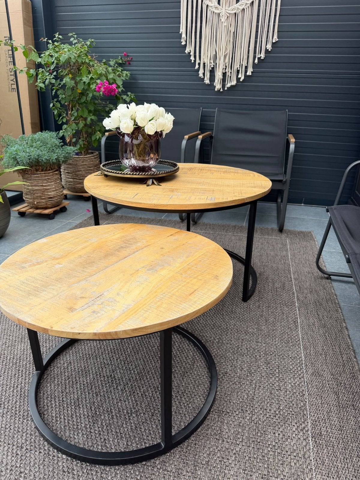 Set van 2 ronde salontafels, mangohout en zwarte poten, Ophalen, Rond, 50 tot 100 cm, Zo goed als nieuw