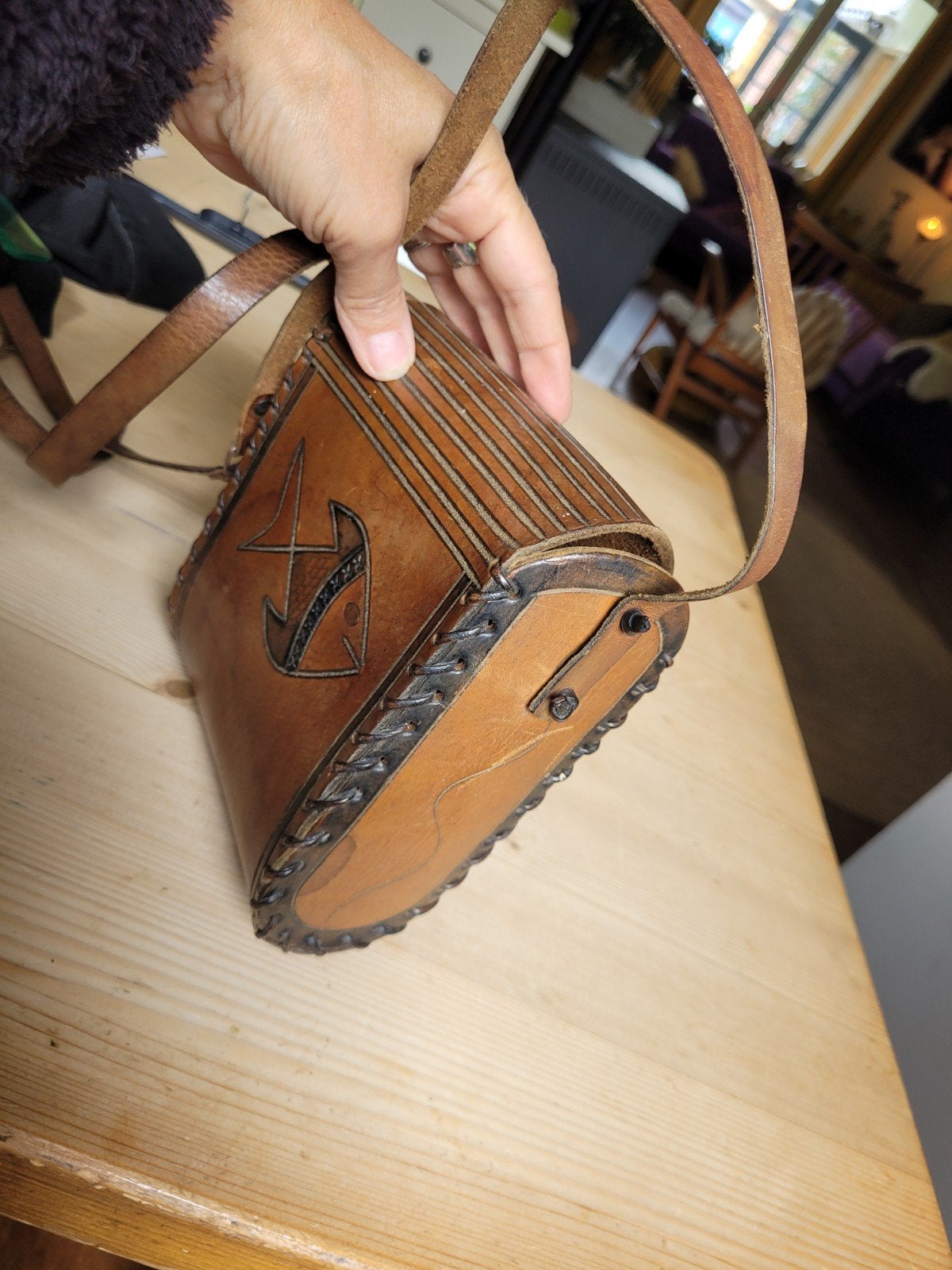 Vintage Leren Schoudertasje met Vis Reliëf, Ophalen of Verzenden, Gebruikt, Bruin, Schoudertasje