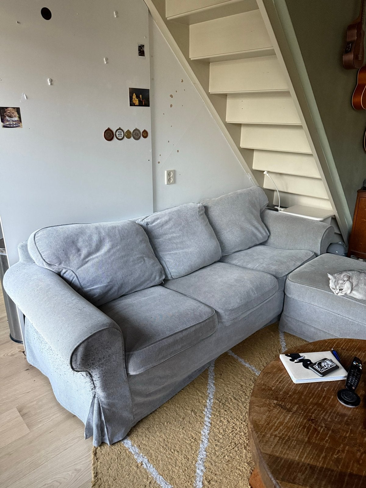 Grijze EKTORP bank Ikea met beschadigingen door kat, Gebruikt, 75 tot 100 cm, Ophalen of Verzenden, Stof