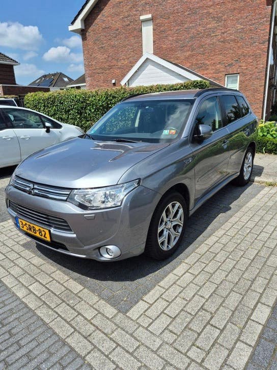 Mitsubishi Outlander 2.0 Dohc Mivec Phev 203pk 4WD CVT 5P, Auto's, Outlander, 4 cilinders, Vierwielaandrijving, Bi-Xenon koplampen