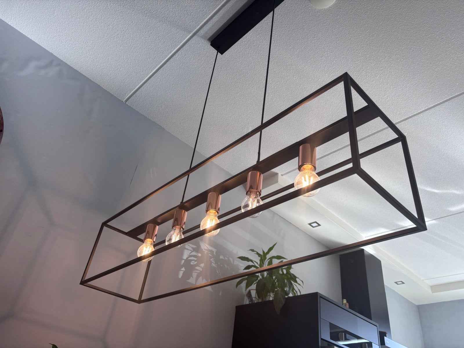 Moderne Zwarte Hanglamp met Koperen Fittingen, Ophalen, Zo goed als nieuw, Metaal, E27 (groot)