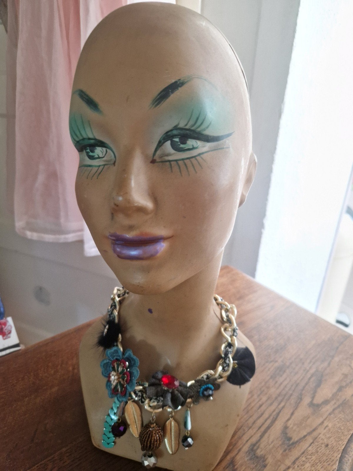 Vintage Mannequin Hoofd met Roze Pruik en Ketting, Ophalen of Verzenden