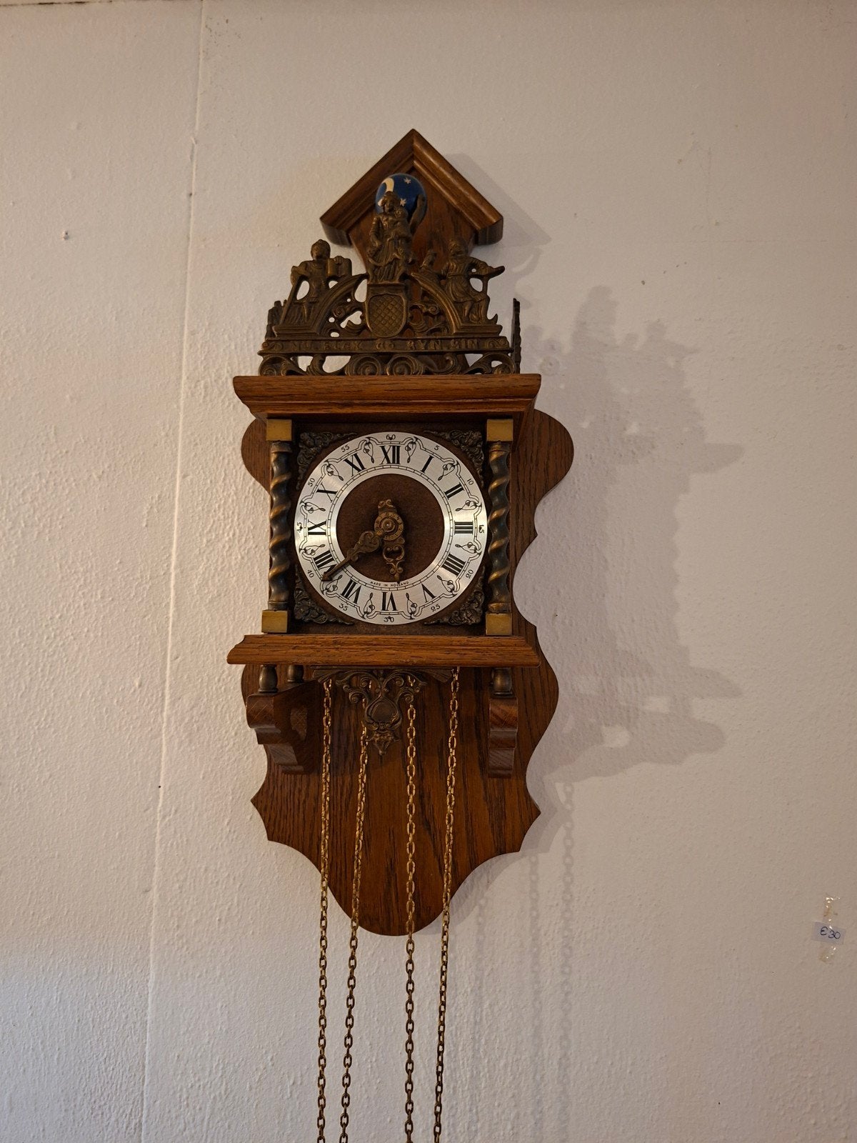Vintage Wandklok met nu losse ketting., Antiek en Kunst, Ophalen