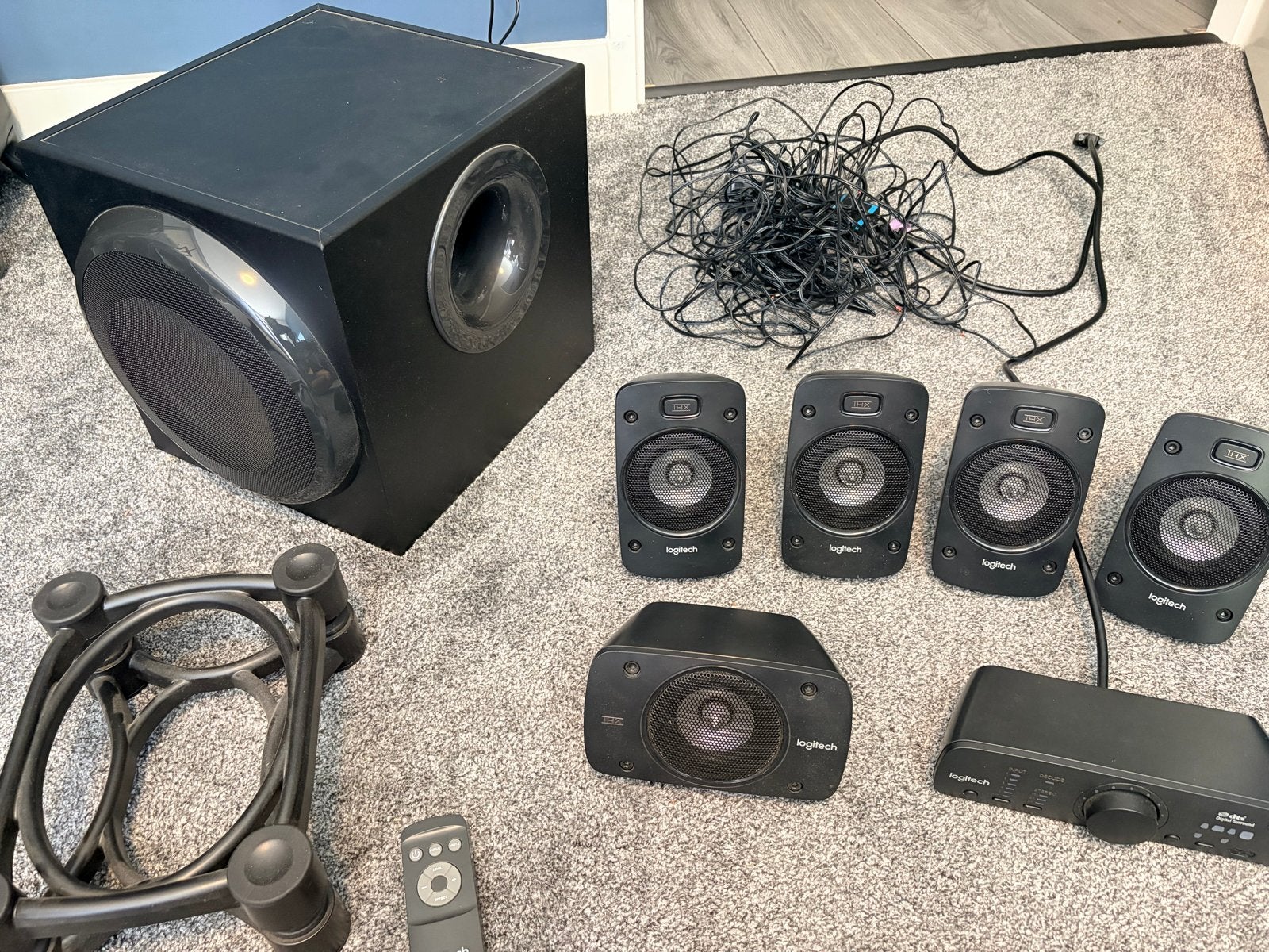Logitech Z906 5.1 Surround Sound Speakerset met subwoofer, Gebruikt, Logitech, Afstandsbediening, Surroundset