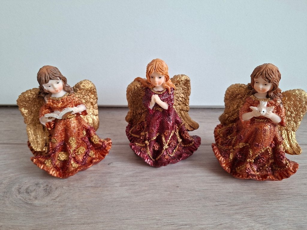 3 x beeldje engel engeltje met boek vogel en biddend, Ophalen, Gebruikt, Religie