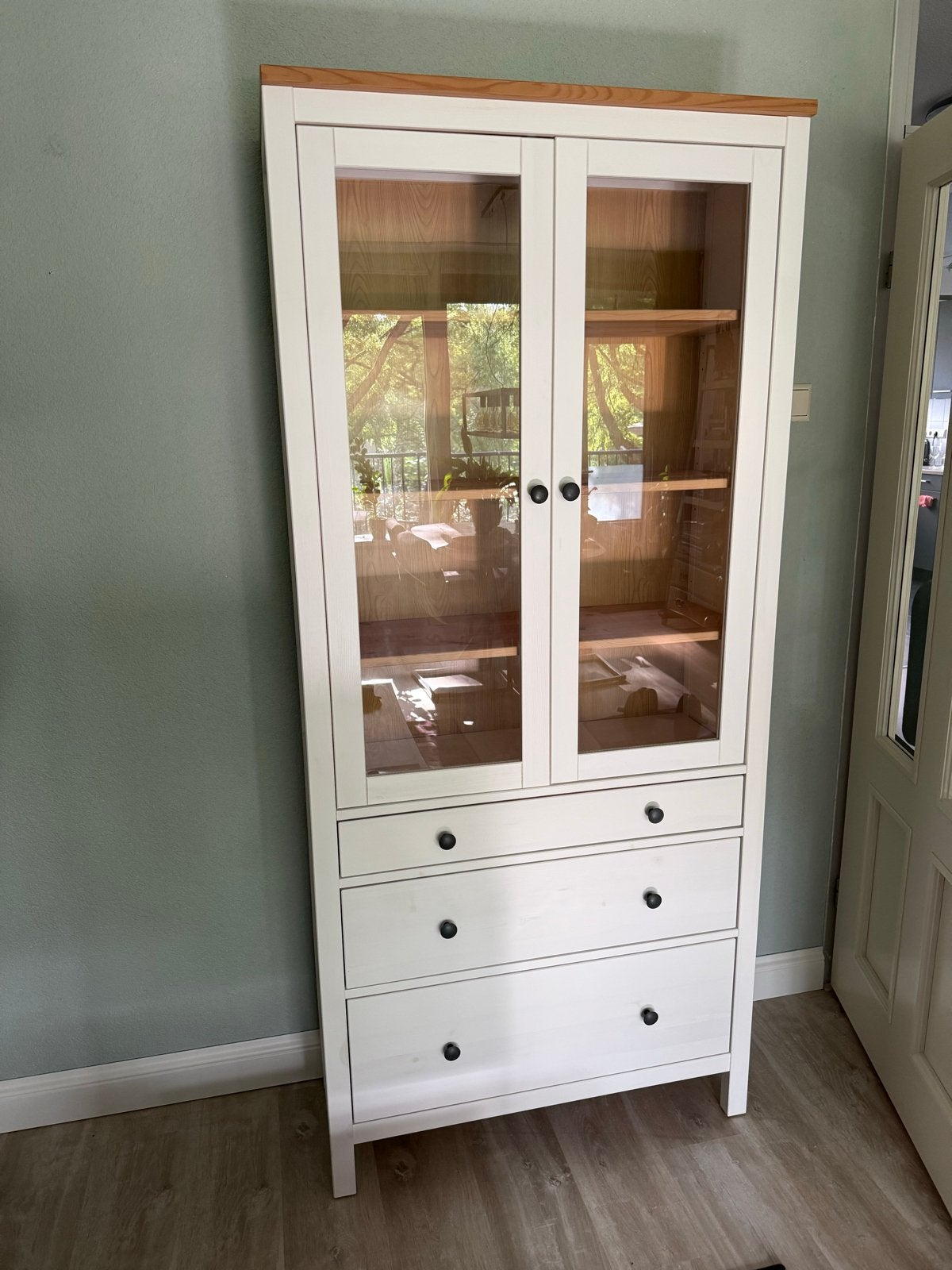 IKEA Hemnes: Witte vitrinekast met lades en glazen deuren, Ophalen, Gebruikt, Met deur(en), 50 tot 100 cm