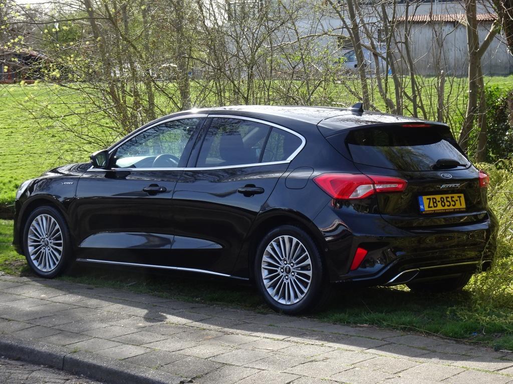 Ford Focus 1.0 125pk Vignale met Head-Up, Leer en Camera, Auto's, Ford, 125 pk, Euro 6, Zwart, Bedrijf