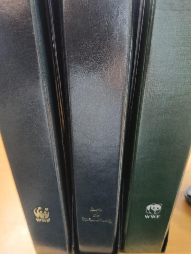 Verzameling in 3 banden w.o. wwf en kunst, Postzegels en Munten, Postzegels | Volle albums en Verzamelingen, Ophalen of Verzenden