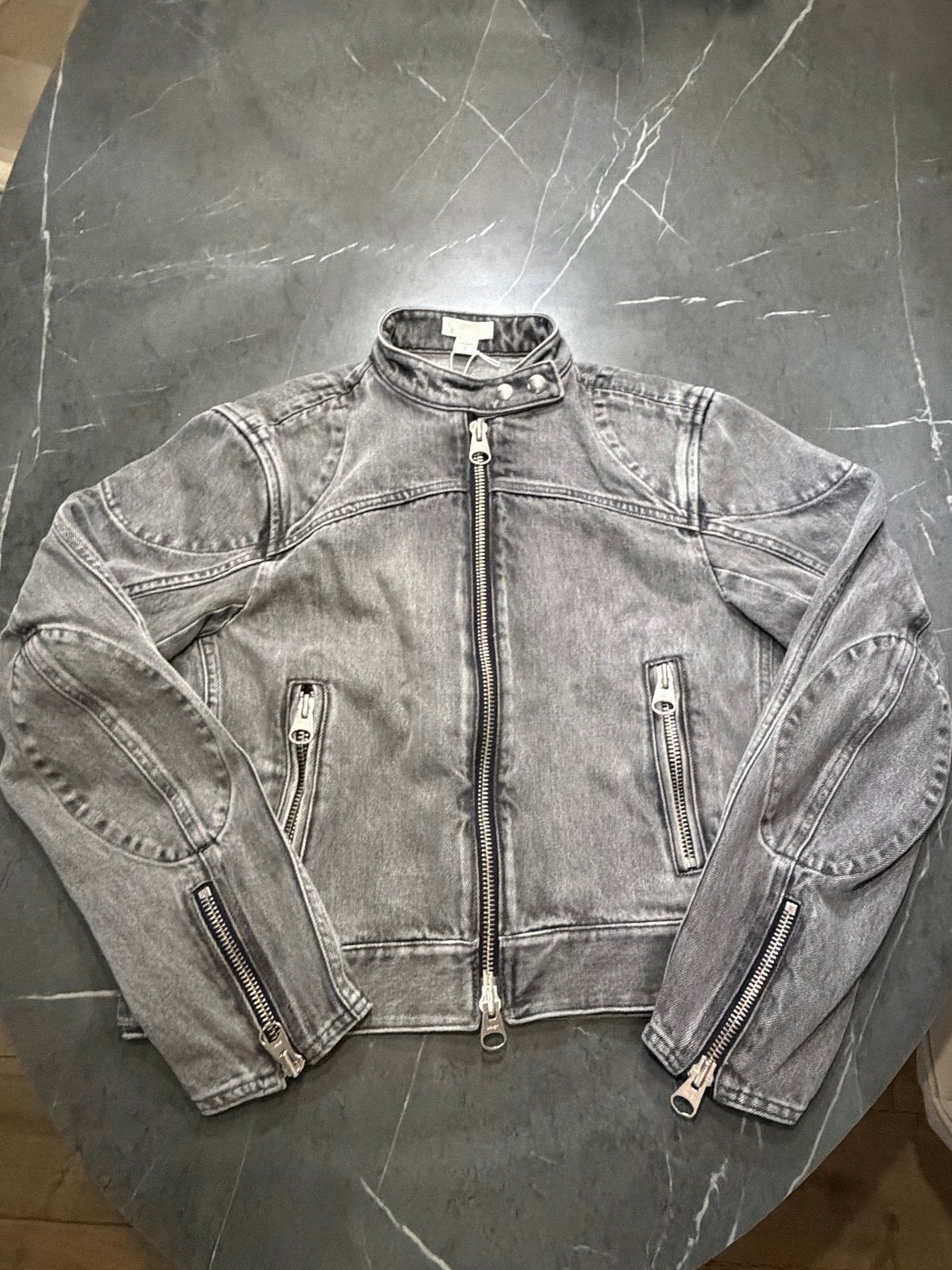 Arket spijkerjack biker model grijs maat 34/XS - Nieuw, Ophalen of Verzenden, Nieuw, Maat 34 (XS) of kleiner, Grijs