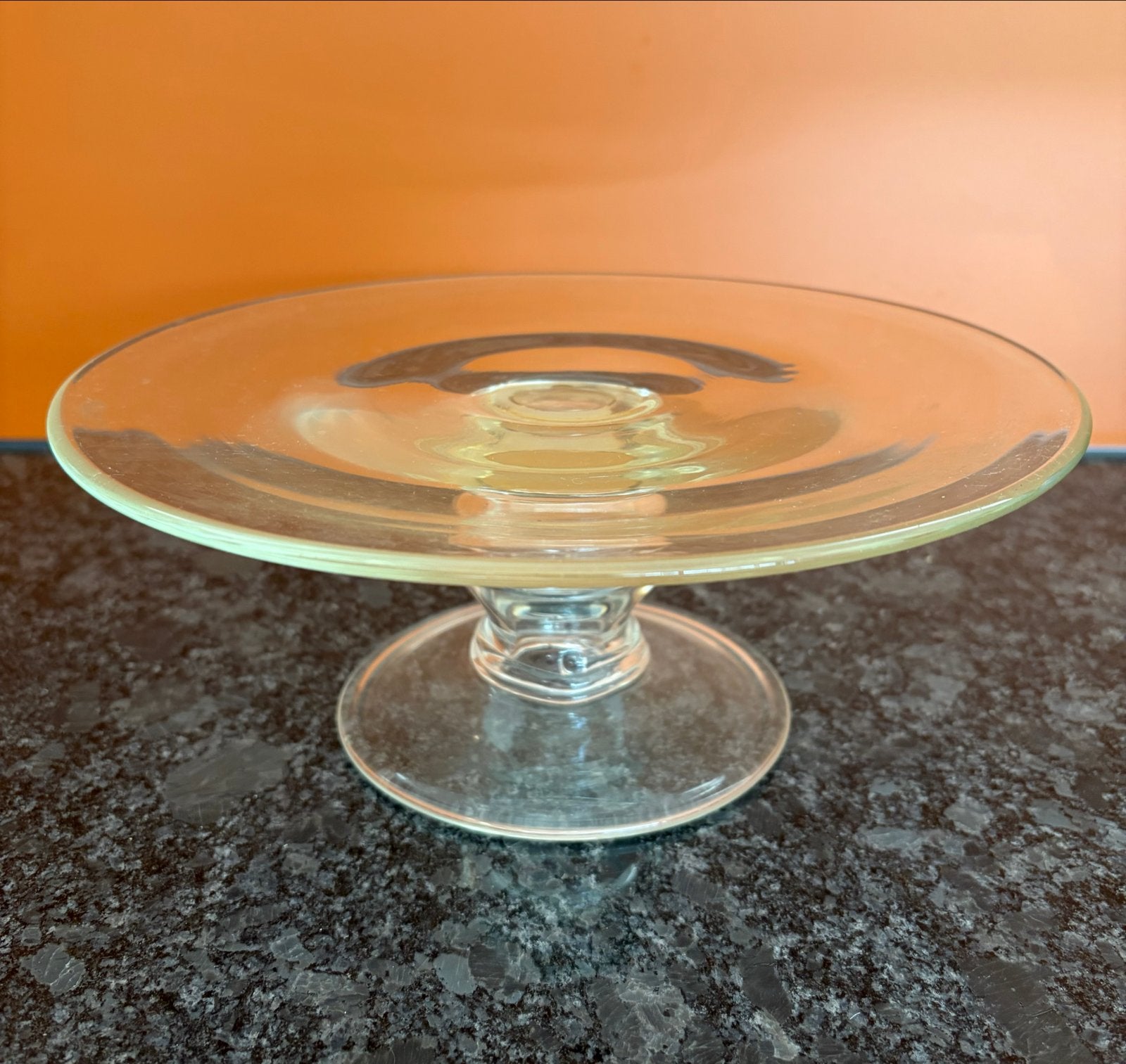 Glazen schaal op voet, Schaal, Rond, Ophalen of Verzenden, Glas