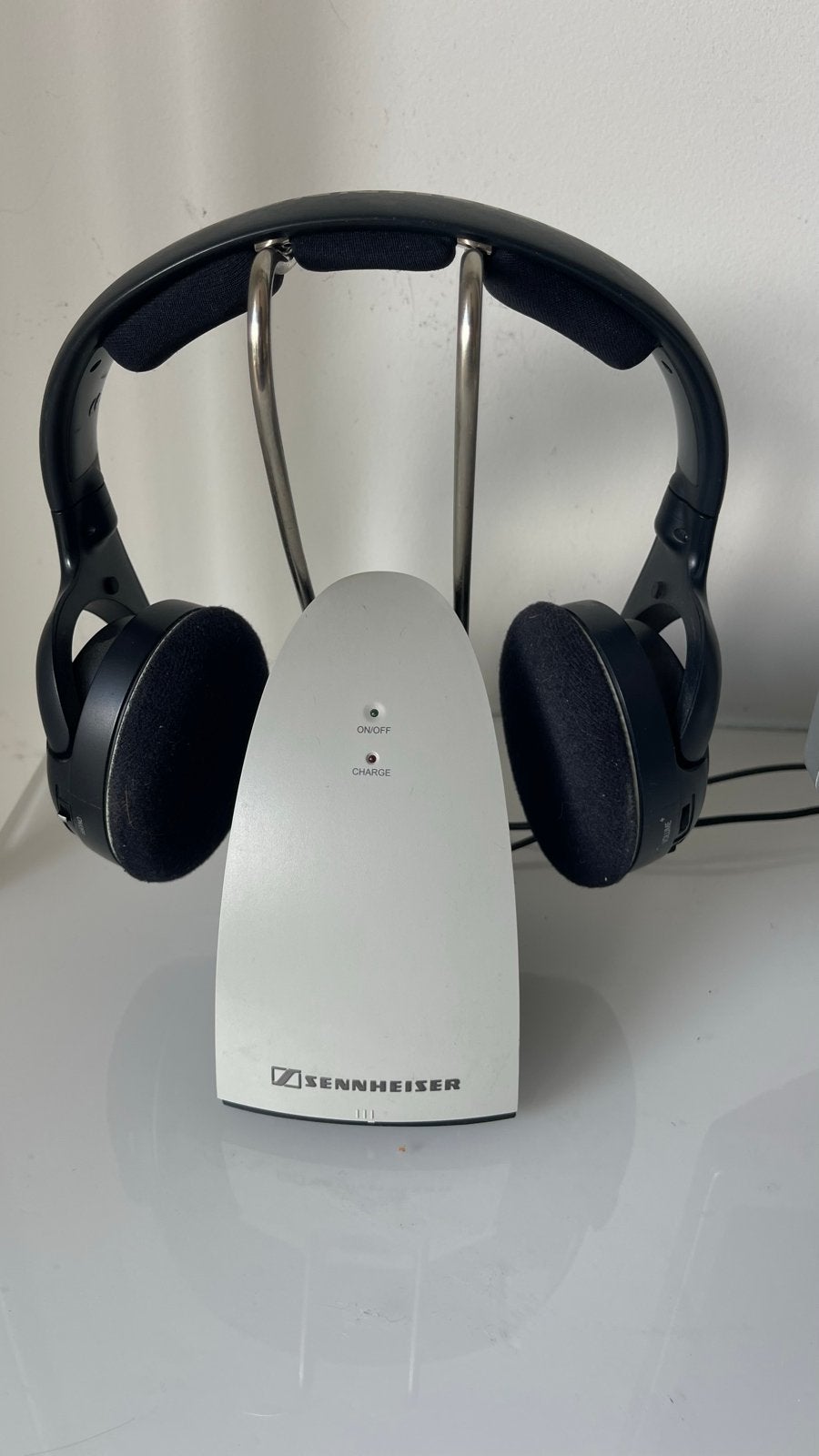 Sennheiser TR120 II Draadloze Koptelefoon met Oplaadstation, Gebruikt, Sennheiser, Ophalen of Verzenden, Over oor (circumaural)