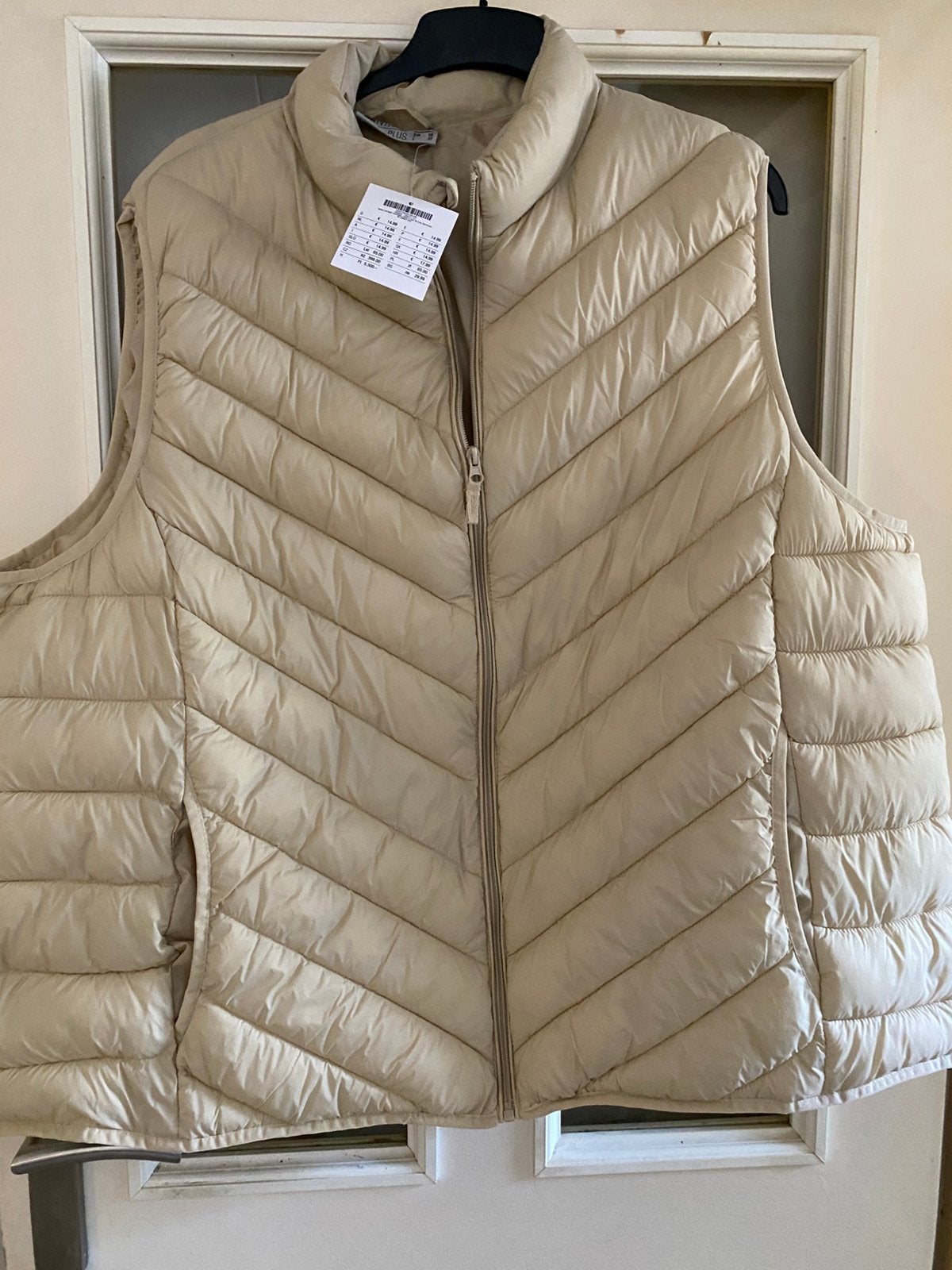 Nieuwe Bodywarmer Maat 56, Kleding | Dames, Bodywarmers, Ophalen of Verzenden, Nieuw, Maat 46/48 (XL) of groter, Beige