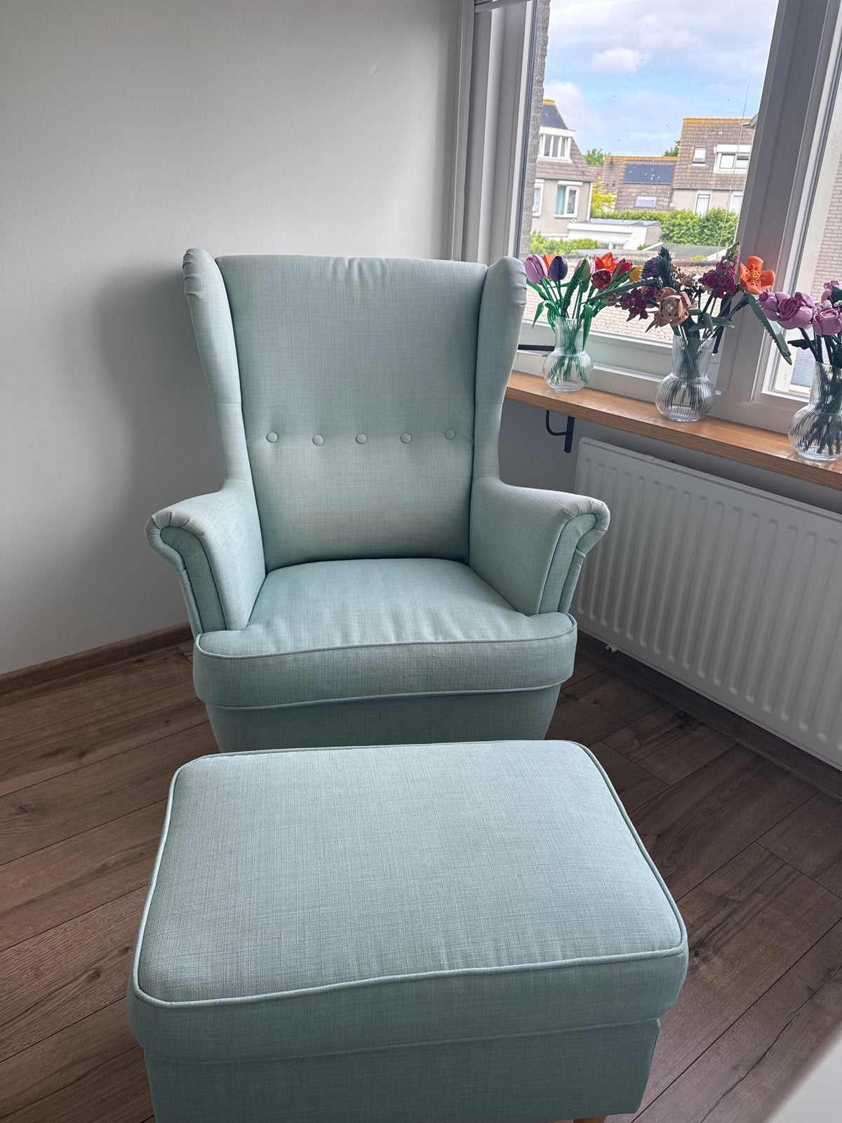 Ikea Strandmon fauteuil met voetenbank - lichtblauw, Huis en Inrichting, Ophalen, Zo goed als nieuw, Stof, 75 tot 100 cm