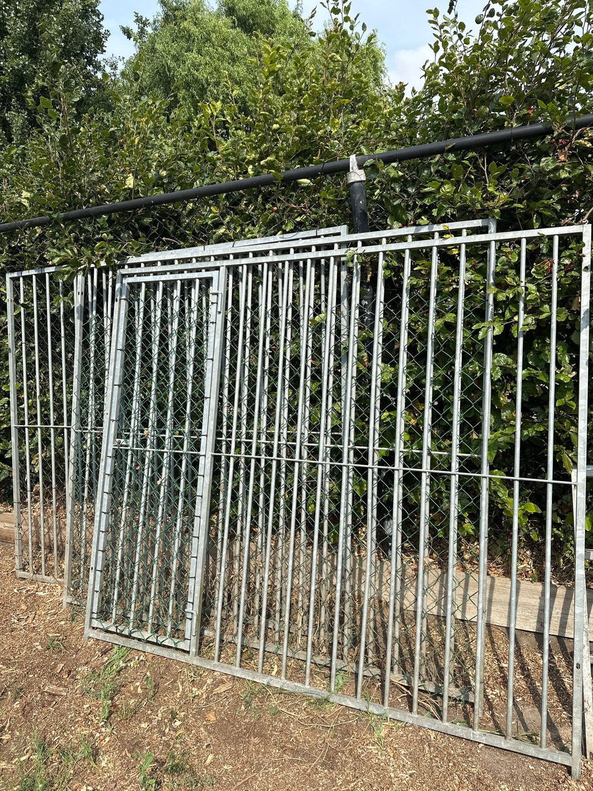 Buitenren hondenbench, Ophalen