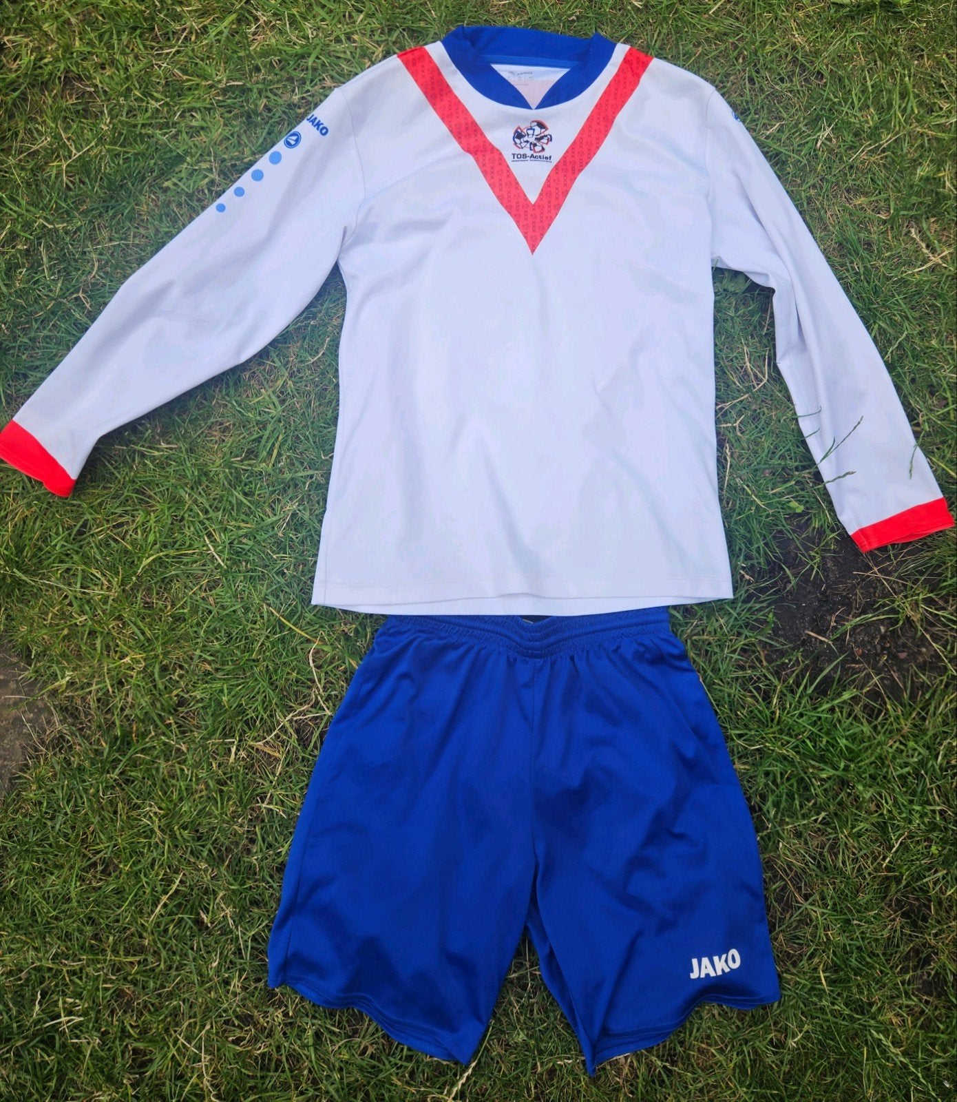 Voetbaltenue Tos Actief Amsterdam Maat 152, Sport en Fitness, Voetbal, Maat XS of kleiner, Ophalen, Zo goed als nieuw, Set