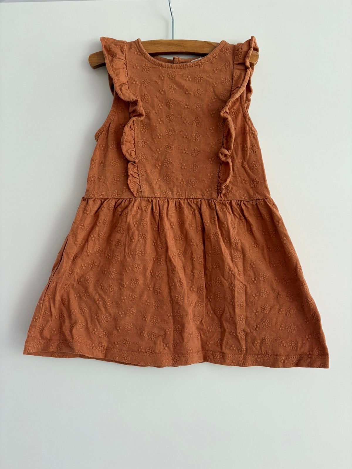 Hema jurk maat 92/98 | meisjes | oranje/roest | broderie, Ophalen of Verzenden, Zo goed als nieuw, Meisje, Jurk of Rok