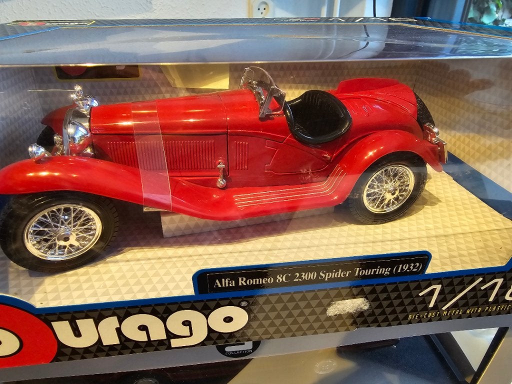 Alfa romeo 8c 2300 spider touring 1932 1/18, Ophalen of Verzenden, Zo goed als nieuw, Auto, Bburago