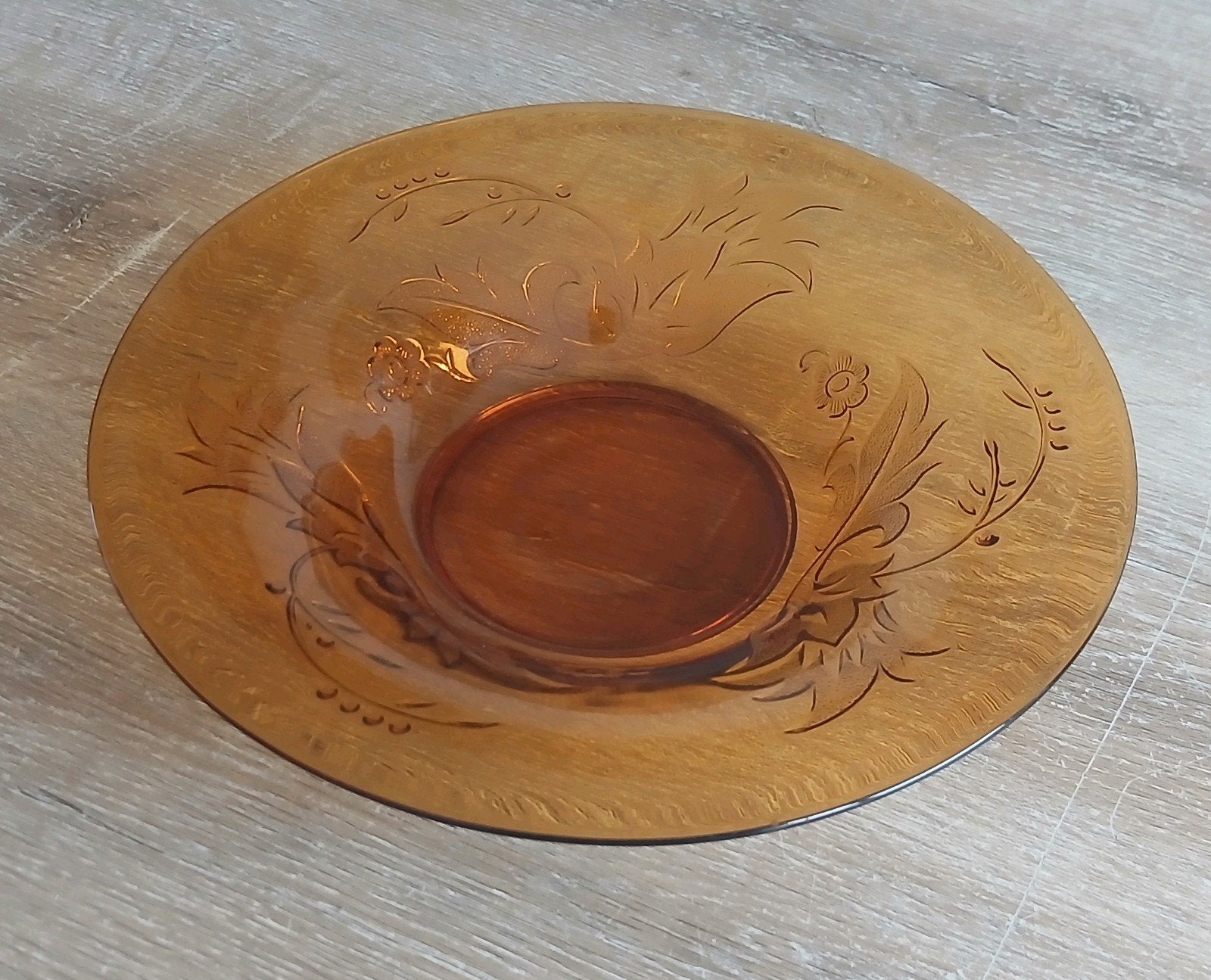 Vintage amberkleurige glazen schaal fruitschaal bloem motief, Schaal, Rond, Ophalen of Verzenden, Glas