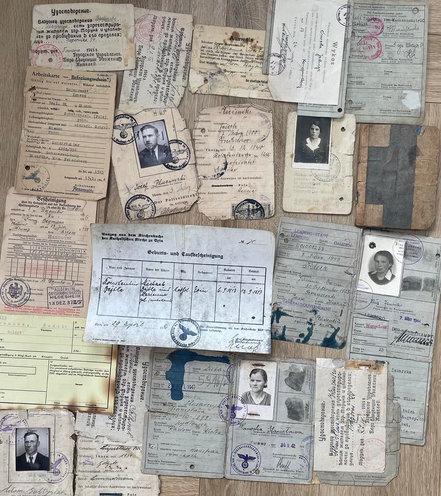 22 tweede wereld oorlog Documenten: Ausweis, Kennkarte e.a., Verzamelen, Verzenden, Overige soorten, Duitsland, Foto of Poster
