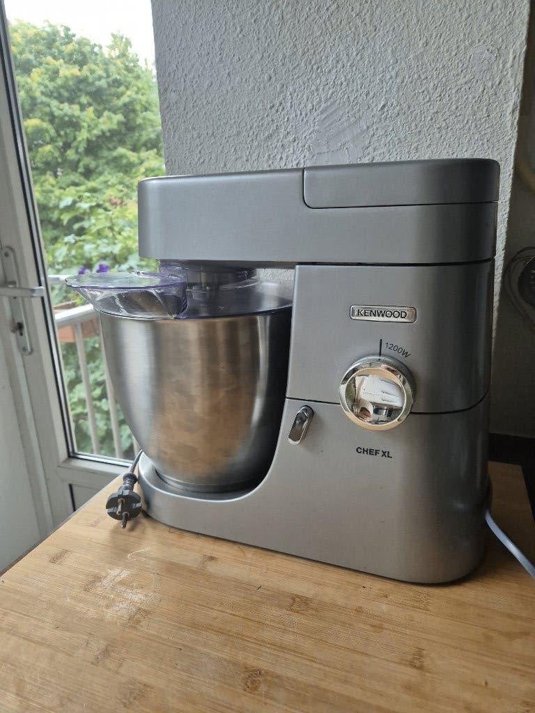 Kenwood Chef XL 1200W + foodprocessor + 6 schijven, 4 liter of meer, Ophalen, Zo goed als nieuw, 3 snelheden of meer