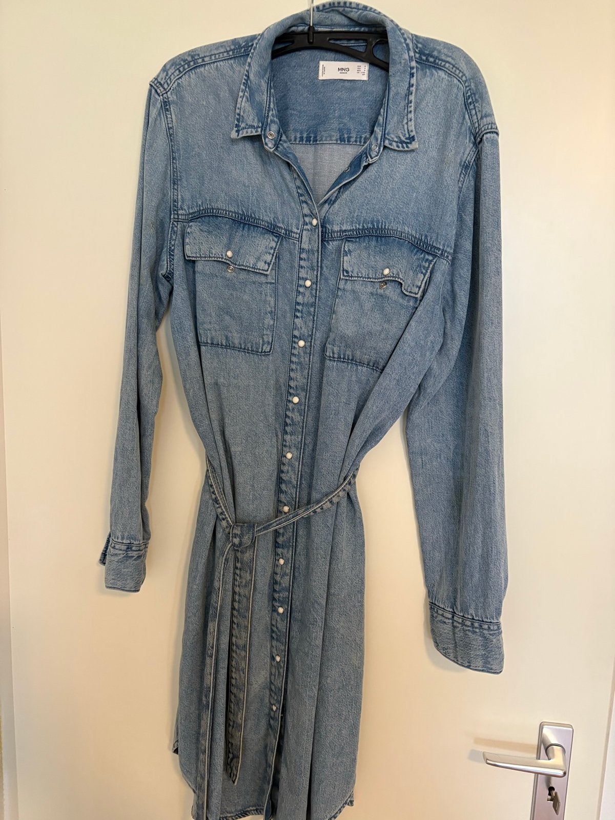 MNG Denim Jurk - Lichtblauw spijkerjurk met ceintuur, Maat 38/40 (M), Blauw, Ophalen of Verzenden, Zo goed als nieuw