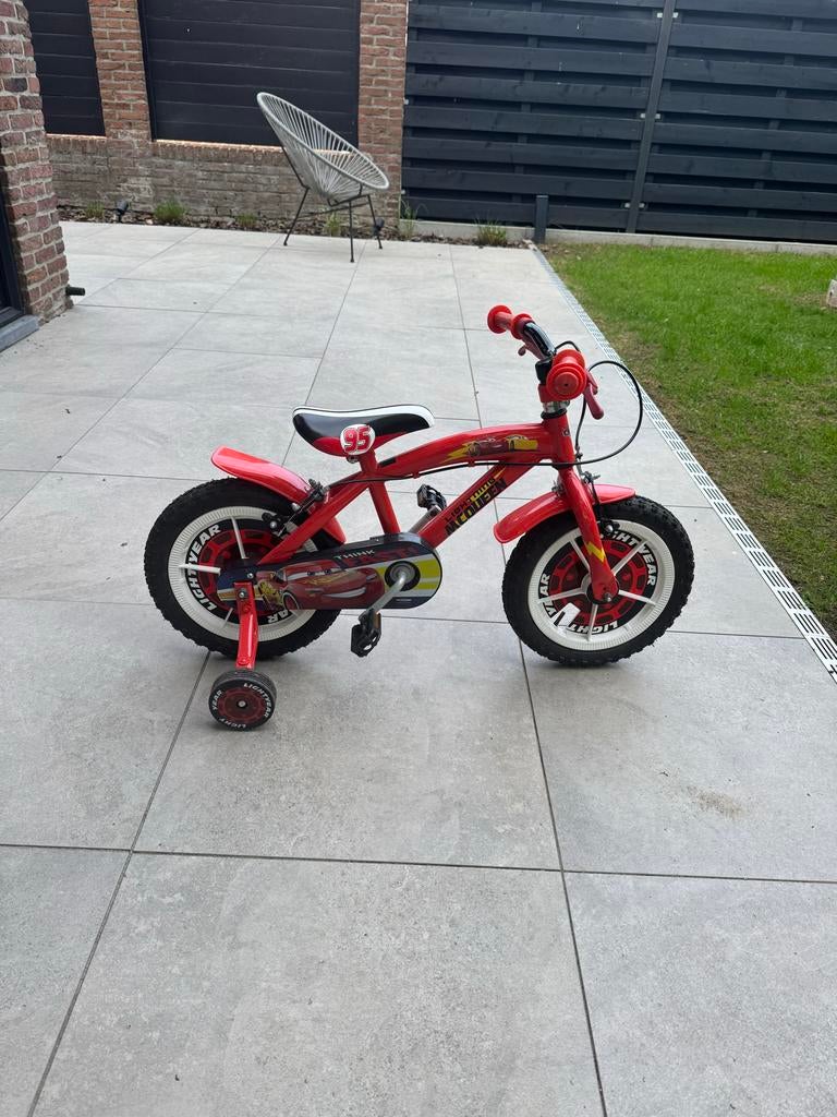 Kinderfietsje Cars met zijwieltjes 3-6jaar, Zijwieltjes, Gebruikt, Velgrem, Ophalen of Verzenden