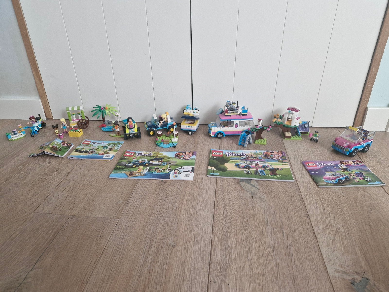 Grote set LEGO Friends met diverse voertuigen en figuren, Ophalen of Verzenden, Gebruikt, Overige merken