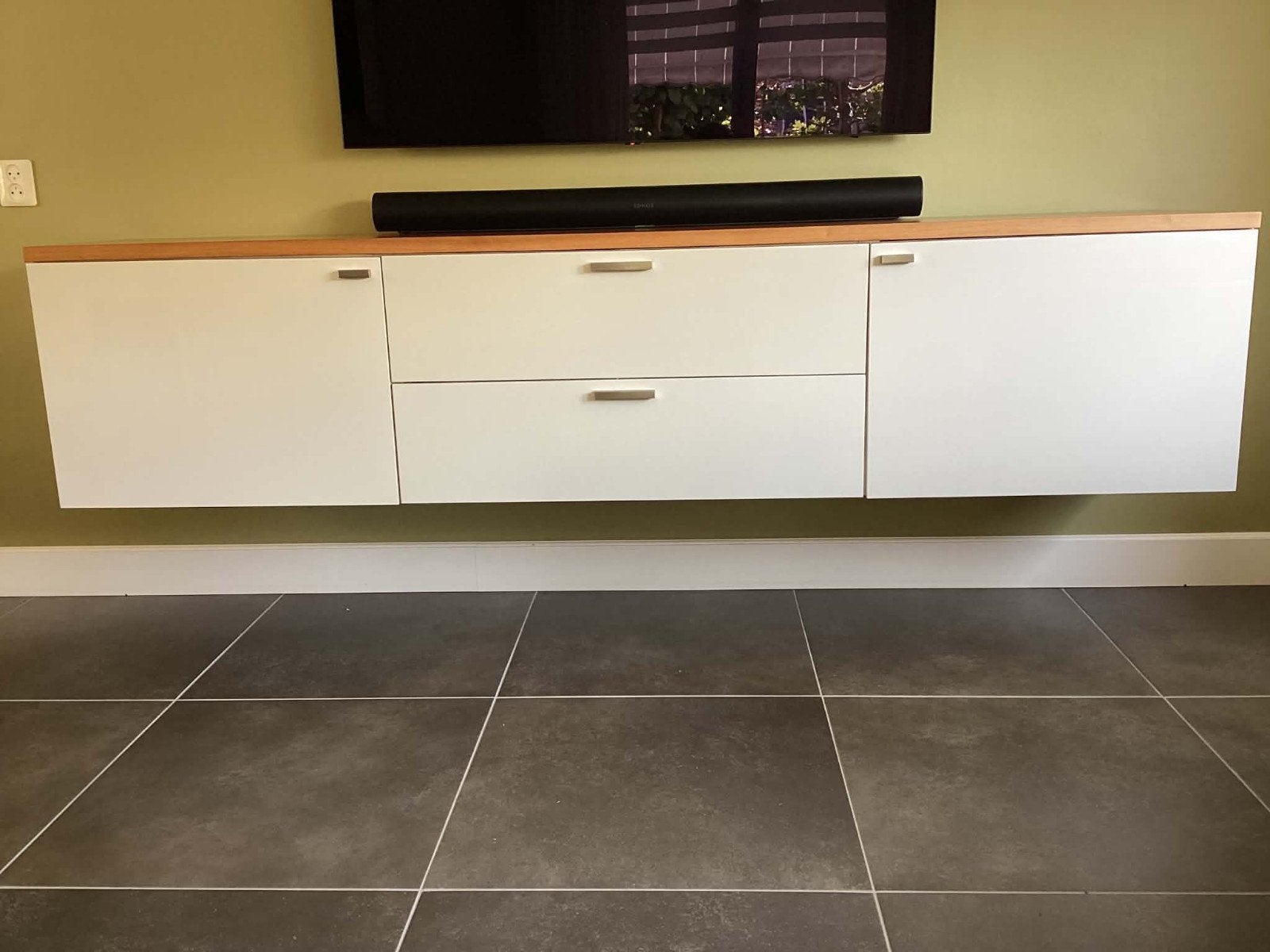 Modern zwevend tv-meubel met opbergruimte, Huis en Inrichting, Ophalen, Gebruikt, 150 tot 200 cm, Minder dan 100 cm