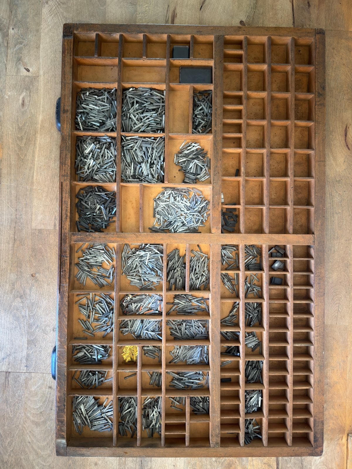 Antieke letterkast / zetkast – compleet met loden letters, Ophalen, Zo goed als nieuw, Minder dan 150 cm, Minder dan 100 cm