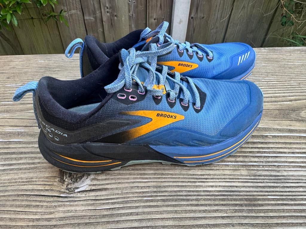 Brooks Cascadia 16 - Linker schoen nieuw, rechter gedragen, Ophalen of Verzenden, Zo goed als nieuw, Schoenen